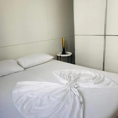 Apartment White Rocks Edera 2 I